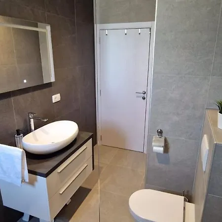 Lotta By Istrialux 라빈