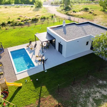 Lotta Villa *